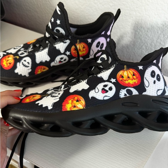 Halloween themed sneakers - Picture 2 of 4